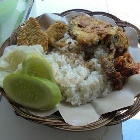 Nasi Pecel Sayur + Ayam Goreng menu Nasi Uduk Bu Tien, Bahari Raya