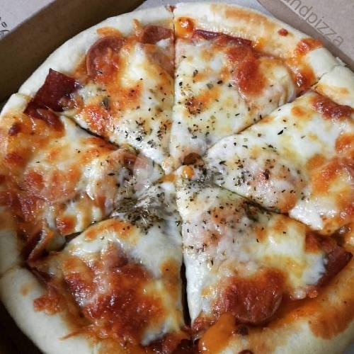 Hawaiian Pizza menu Allabund Pizza, Sorosutan