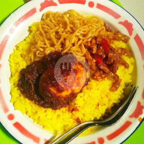 Paket Hemat Naskun Telor Masak Habang + Teh Es/Panas menu Nasi Kuning Banjarmasin Dapoer Acil Ina, Karanganyar Kota