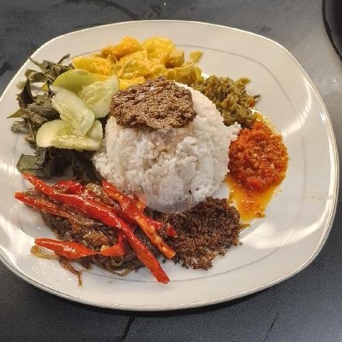 Nasi Rames Rendang menu RM Padang Cinto Mandeh, Paskal