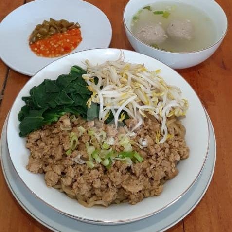 Mie Komplit menu Mie Ayam Bangka Jojo, Duren Sawit