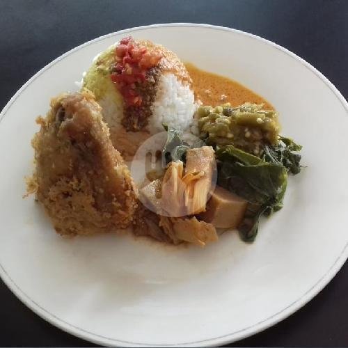 Review RM Padang Ratu Minang Ungaran: Surga Kuliner dengan Harga Terjangkau