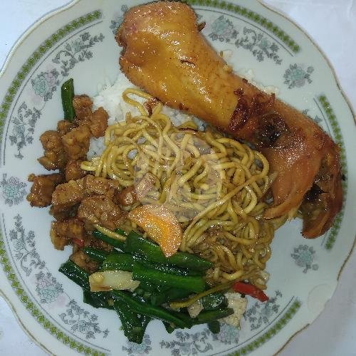 Paket Pecel Lele menu Warung Idola Bu Har, Depok