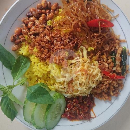 nasi kuning sedang menu Nasi Kuning Omah, Pesantren Raya
