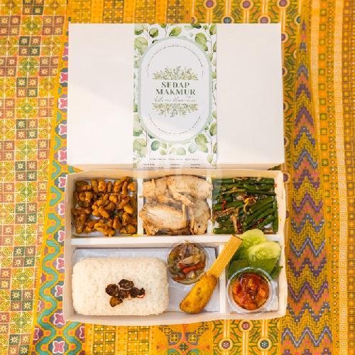 Rendang Dimasak Di Kayu Bakar menu Sedap Makmur (Semakmur), Ayam Goreng & Masakan, Nusantara Halal Windu