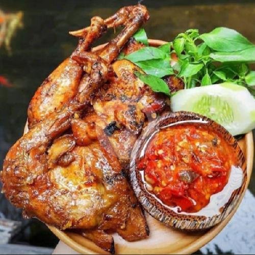 Ayam Utuh (Goreng/Bakar Kecap,Madu,pedas) menu Bale Bebek, Giwangan