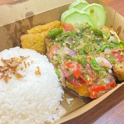 Ayam Penyet Sambal Pecak menu Waroeng Inyai, Olo Ladang