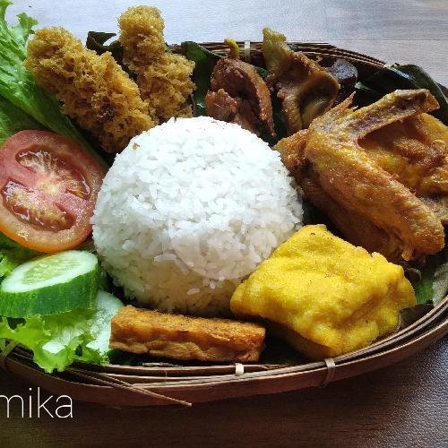 Paket A Paha menu Ayam Goreng Kremes Luna, Jendral Sudirman