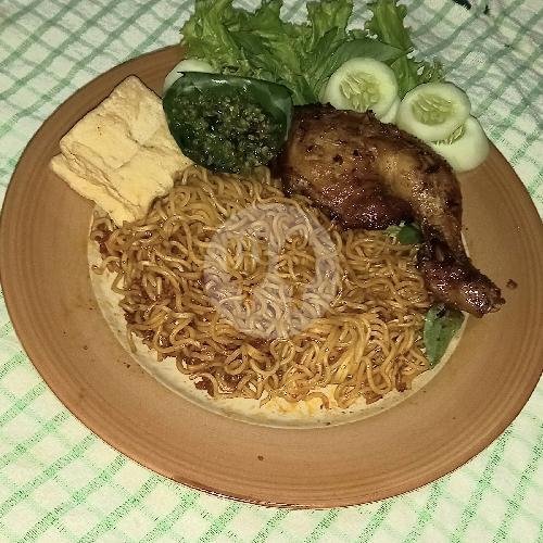 Paket  Nasi Ayam Selimut Ijo  ) menu Ayam Goreng Alhata, Jagakarsa
