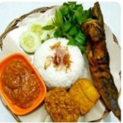 Lele Goreng menu Pecel Ayam Pecel Lele Dua Saudara Sinabung