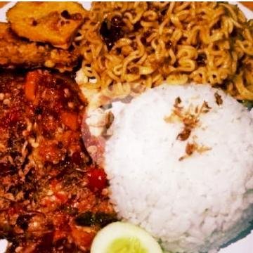 Review Ayam Geprek Dan Penyetan Ambyar: Makan Enak Harga Bersahabat di Solo