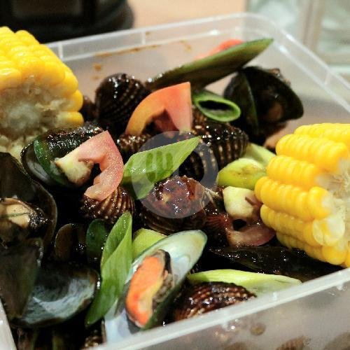 Pecel Ayam +Tahu + Tempe menu Seafood Borneo, Makasar