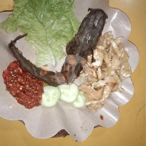 Pecel Lele C Ijo + Teh Es menu Kapten Ayam Geprek, Sutomo