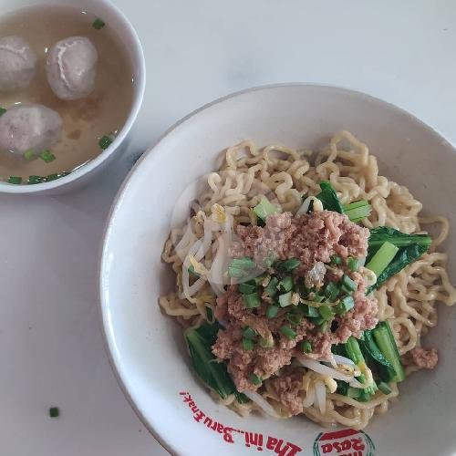 Nasi Tim Ayam menu Bakmi Keriting Bangka, Suyudi