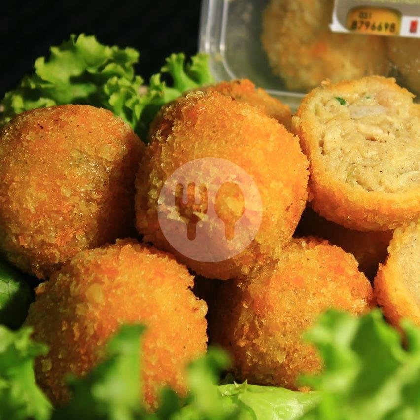 kue sus cokelat menu Risol Mayones Ibu Umar, Fatmawati