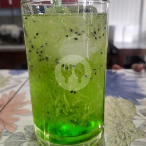 Es Timun Selasih menu RM Padang Sutan Bungsu, Blimbing