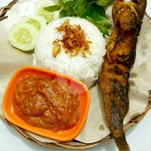 Nasi Uduk Lele Goreng menu PAKAR NASI UDUK