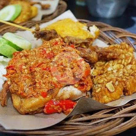 Ayam Penyet Boyolali menu Lesehan Pak Glembos, Mojorejo