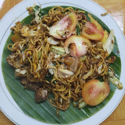 Mie Goreng Istimewa menu Nasi Goreng Gila Dua Saudara Galuh, Kesambi