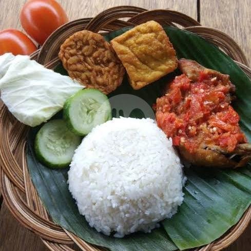 Warung Mami Jebres: Nostalgia Rasa Jawa dengan Harga Terjangkau