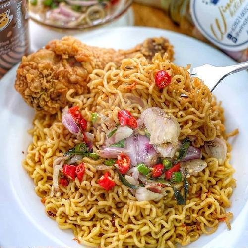 Indomie + Ayam Kremes Kress menu Gudeg Koyor Ayam Kremes Bu Yanti, Simongan