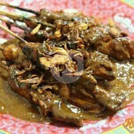 Sate Kambing 10 Tusuk Bumbu Kacang menu Sate Gule Holis H. Roni, Bandung Kulon