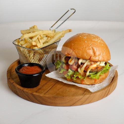 Cheese Beef Burger menu Ngulik Gelato & Playground, Padang Selatan