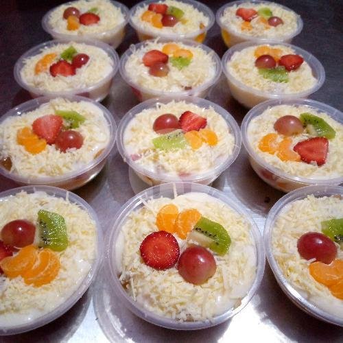 Salad Buah 300ml menu Rumah Salad Vi & Key, Gadog Raya