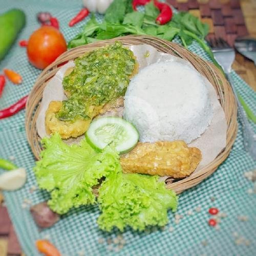 Ayam Geprek Nanas + Nasi menu Dapoer 22, Sukun