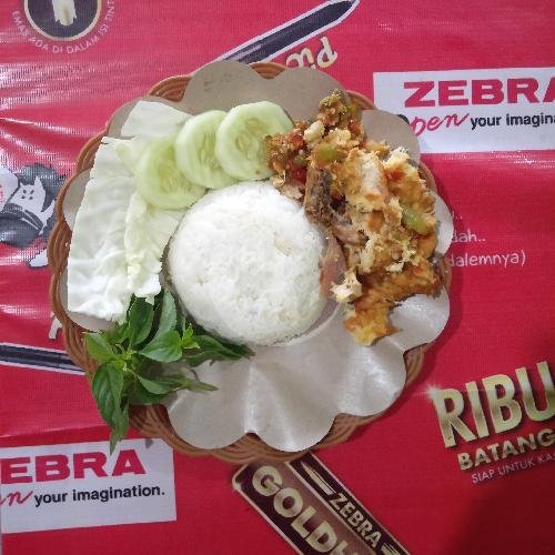 Nasi + Ayam Geprek + Telur Dadar + Kol Goreng menu Penyetan Mbah Djoyo, Depok