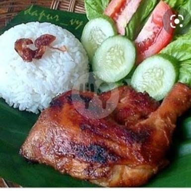 Nila goreng + sambal + lalapan menu Pecel Lele Bang Nur, Suka Karya