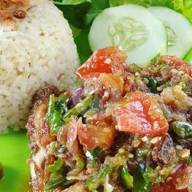 Nasi Bakar Teri Dengan Ayam Goreng menu Nasi Bakar Karomah Sambel Ajib