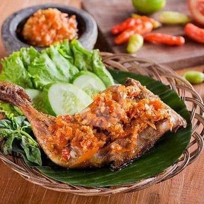 Nasi Ayam Penyet menu Genesis Coffee, Lembang