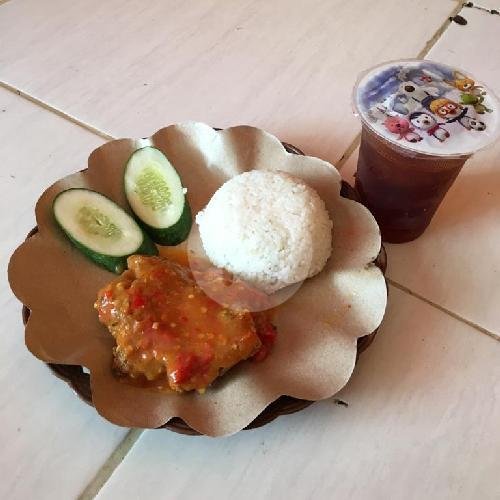 Es Teh Tong Jhi menu DF ayam Geprek