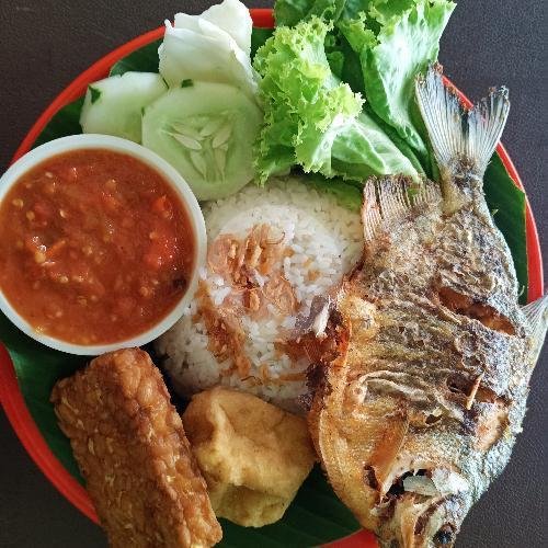 Paketan 10 menu Pecel Lele Pak Kumis, Bantargebang
