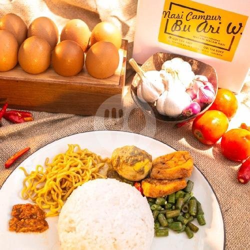 Kotak Nasi menu Nasi Campur Surabaya Bu Ari, Klampis Anom