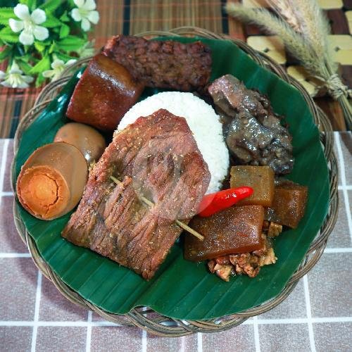 Nasi Gudeg Krecek Komplit Empal Sapi Goreng + Telur Bebek + Tahu Bacem + Tempe Bacem menu Gudeg Yogya Bu Prapti, Kemanggisan