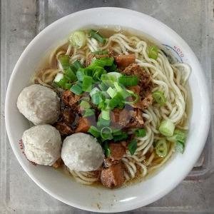 Mie ayam Kepala menu Bakso dan Mie Ayam Pak Bagong, Anjasmoro