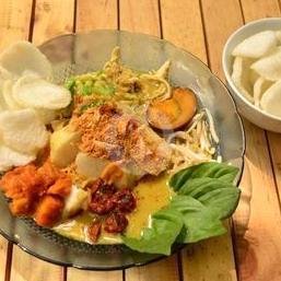 Lontong Cap Go Meh menu Warung Senggal Senggol, Gegerkalong