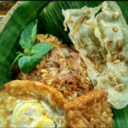 Sego Pecel Madiun & Nasi Rawon Bu Dewi: Pengalaman Kuliner yang Tak Terlupakan di Yogyakarta