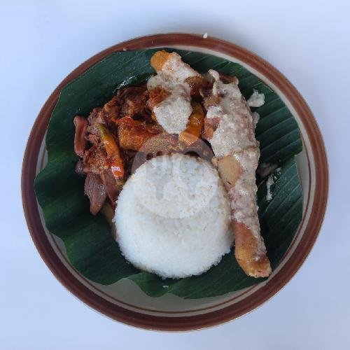 Nasi Gudeg Kepala menu Selat Solo Tenda Biru Gudeg Ceker Pak Bejo, Laweyan