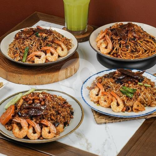 MALA GORENG BABI SEAFOOD menu Kwetiau Akang, Kelapa Gading