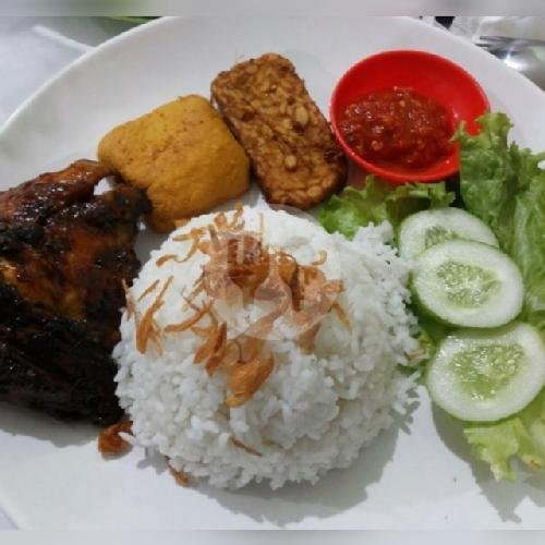 Nasi Uduk Ayam Goreng + Es Teh Manis menu Nasi Uduk & Ayam Goreng Daeng, Sukasari