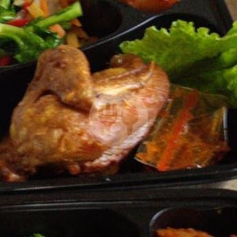 Ayam Goreng/bakar Kampung menu RM Marem, Pasekon
