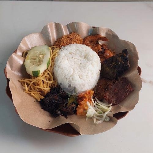Kotak Nasi Campur Bu Lili menu Depot Lili Jaya, Pandegiling
