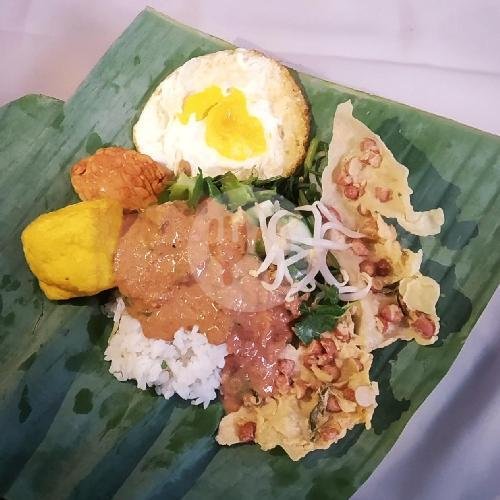 Peyek Kacang menu Rujak Cingur Mak Soewanti Surabaya, Gandul