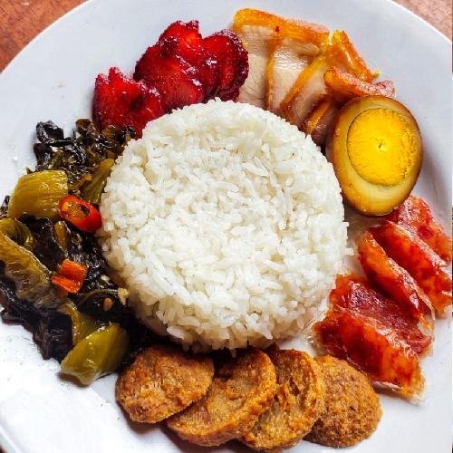 1 Porsi Sate Babi Manis menu Kedai Babi Raja, Wotgandul Timur