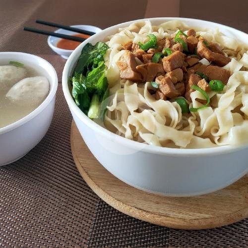 Mie Lebar Pangsit Rebus Bakso menu Bakmi Aja, Kelapa Gading
