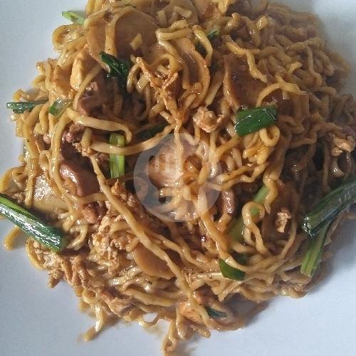 Kwetiau Goreng Ayam menu Mie Aseng Kedai Bakmi 77, Rawamangun Muka Timur No 86