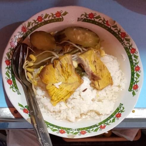 Nasi Sayur Asem Ayam Goreng menu Depot Rejosari, Gedangan